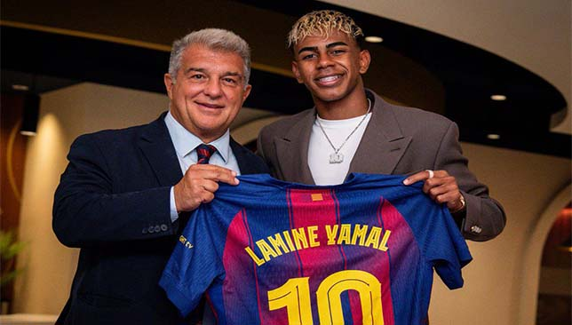 Lamine Yamal en maillot numéro 10 du FC Barcelone, saison 2025