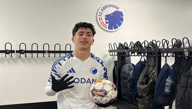 Rayan Bardghji au vestiaire du FC Copenhague avant de rejoindre La Masia et le FC Barcelone